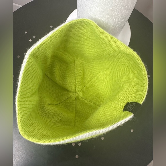 Firefly Brand Beanie Toque - Picture 5 of 5